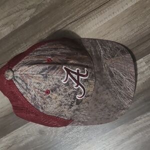 Alabama Crimson Tide / Camo Baseball Cap by Captivating Headgear Adjusta…